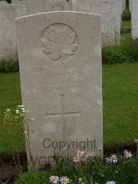 Etaples Military Cemetery - Robertson, Robert
